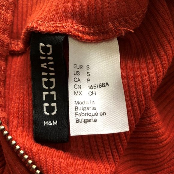 25H&M Divided Red Ribbed Mock Neck Cold Shoulder Long Sleeve Sweater - Picture 9 of 14